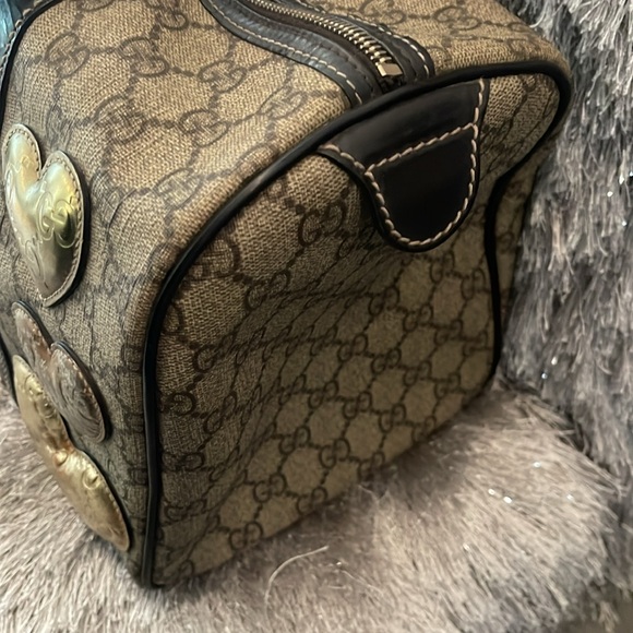 Vintage Gucci monogram Preloved in great condition the hearts do have some wear - Picture 7 of 14